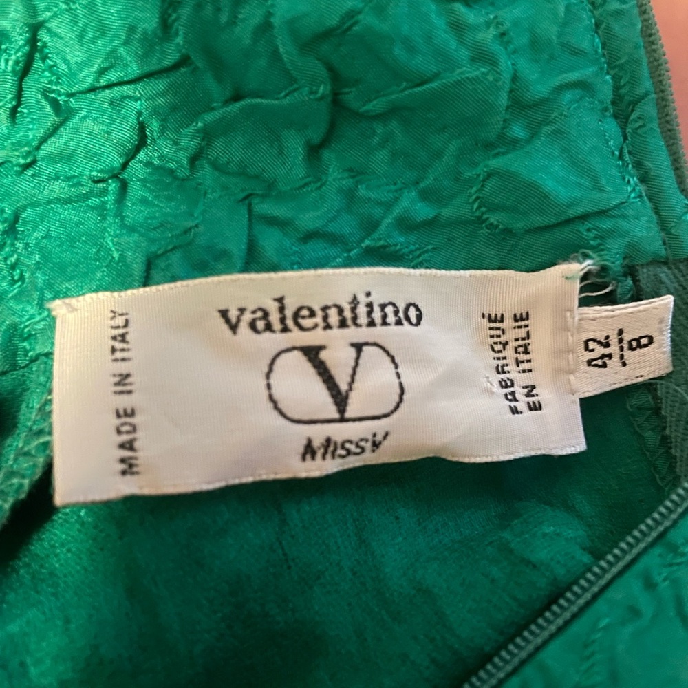 Valentino Miss V 100% silk Green Blouse with Gold Flower Buttons - Picture 5 of 5